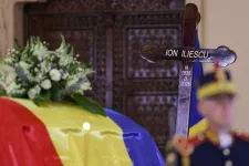 Felravatalozták már Iliescut a Cotroceni-palotában, csütörtökön el is temetik