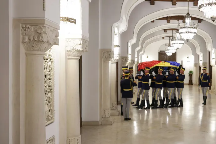 Óvatosan búcsúznak a korábbi államfők Iliescutól, a PSD és az USR viszont már összekapott miatta