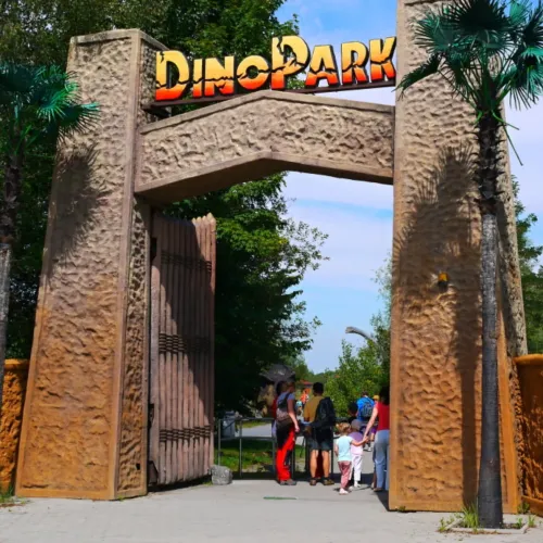 A fia beleszeretett a dinókba, ezért megépítette a közép-európai Jurassic Park-láncot