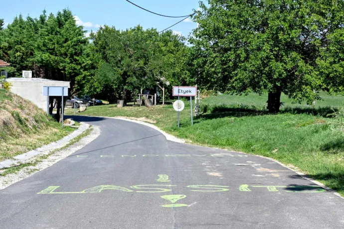 Egy lejtő, egy beláthatatlan kanyar, egy tolató teherautó és egy halálos biciklis baleset