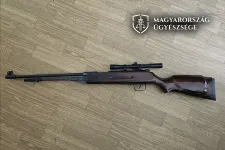 Légpuskával lövöldözött a lomtalanító munkásokra egy férfi Óbudán, a véletlenen múlt, hogy nem lett halálos áldozata