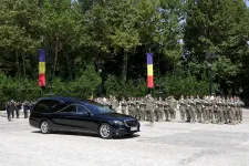 Katonai tiszteletadással eltemették Ion Iliescut