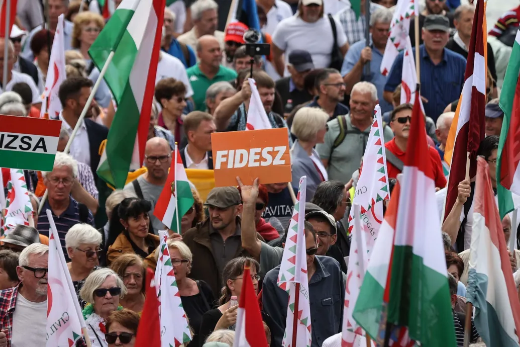 Újabb fideszes előnyt mutató belső mérés jelent meg az Indexen, Magyar Péter szerint minden olyan körzetben vezetnek, ami a sima többséghez kell – Forrás: Telex.hu