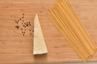 Felháborodtak az olaszok, mert egy angol receptoldal vajat rakna a sajtos-borsos spagettibe