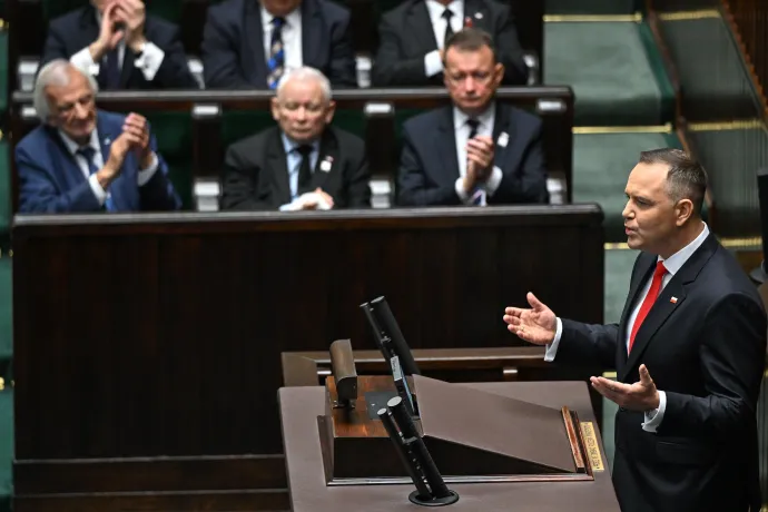 Karol Nawrocki megválasztott lengyel elnök beszédet mond a hivatali eskütételén a varsói parlamentben 2025. augusztus 6-án – Radek Pietruszka / PAP / EPA / MTI