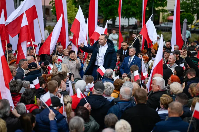 Karol Nawrocki egy politikai gyűlésen a lengyelországi Garwolinban 2025. május 5-én – Fotó: Omar Marques / Getty Images