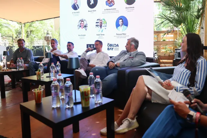 Balról: Dávid István, a Limelight alapítója, Bényei István építész, Fenyvesi Péter, a Trustify Befektetési Alapkezelő Zrt. elnök-vezérigazgatója, Kiss Krisztián, a MultiKulti vezérigazgatója, Kiss László, Óbuda polgármestere és Molnár Andrea, az Ovisport Alapítvány kuratóriumi elnöke a sajtótájékoztatón – Fotó: MultiKulti Zrt.