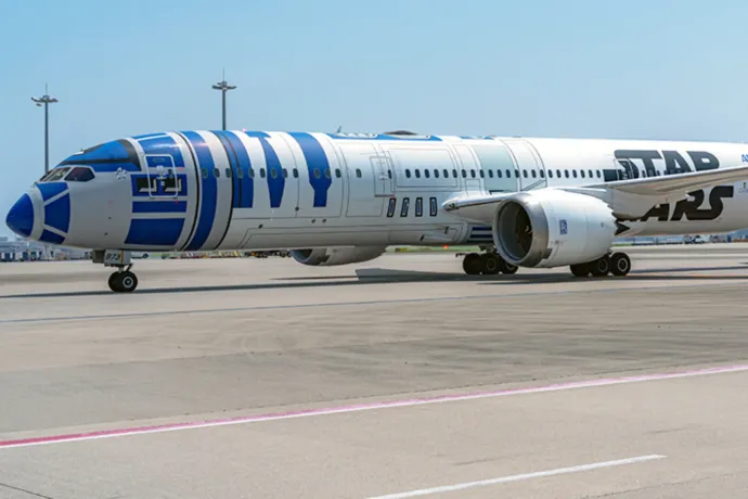 Átfesti híres Star Wars-os repülőgépeit a japán légitársaság