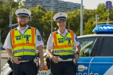 Szirénás felvezetéssel kísértek a szülészetre egy vajúdó kismamát a Sziget biztosítását végző rendőrök