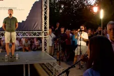Kivezették a fideszes kecskeméti képviselőt, aki kiabálva kérdezte Magyar Pétert a „genderlobbista” Bódis Krisztáról
