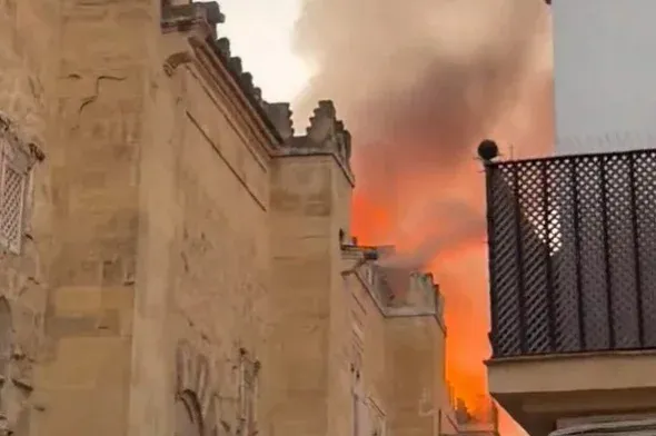 Tűz ütött ki a híres córdobai mecset-katedrálisban, egy seprőgép okozhatta