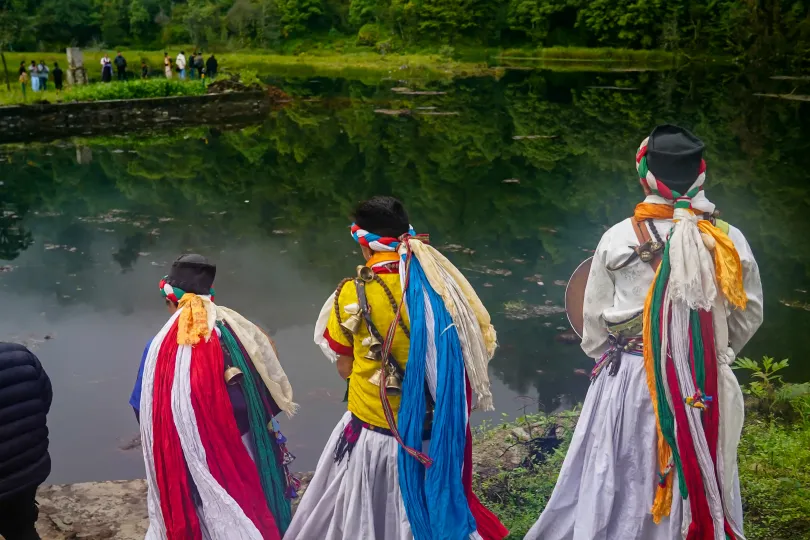 A Tamang közösség a Janai Purnima fesztivált ünnepli a Parwati Kunda tó partján, Nepálban, 2025. augusztus 9-én – Fotók: Ambir Tolang / AFP