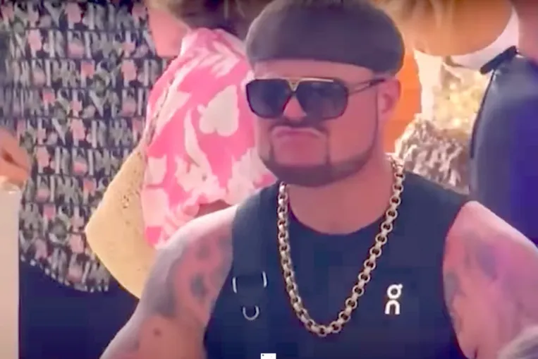 Ki ez a furcsa frizurás fickó, vagyis az Ibiza Final Boss?