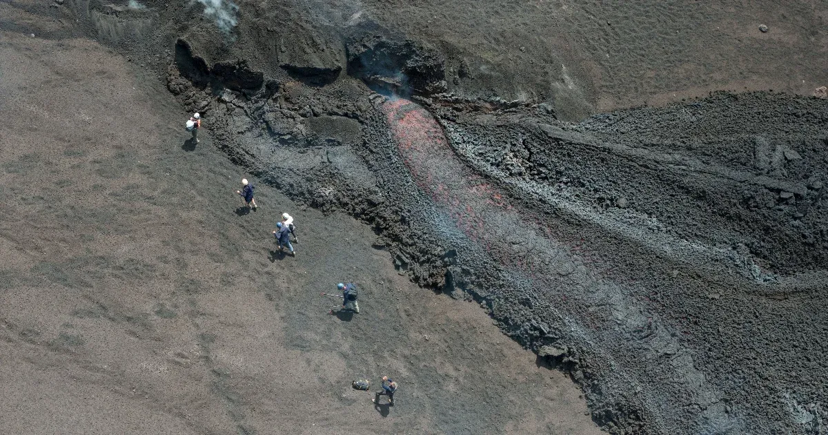 Láva csorog az Etna oldalán, de aggodalomra semmi ok