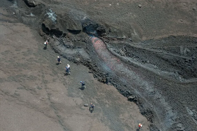Láva csorog az Etna oldalán, de aggodalomra semmi ok