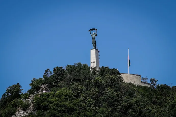 Lezuhant és sziklára esett egy férfi a Gellért-hegyen