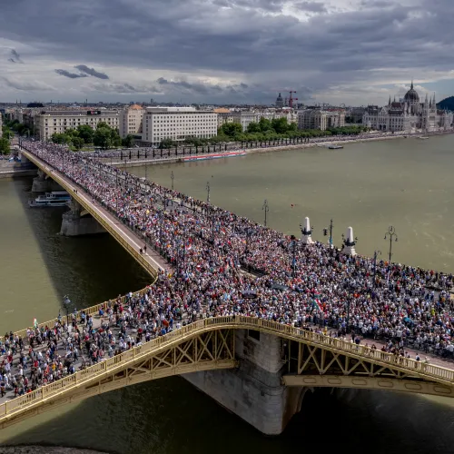 Komoly harc folyik a békemenet szó használati jogáért
