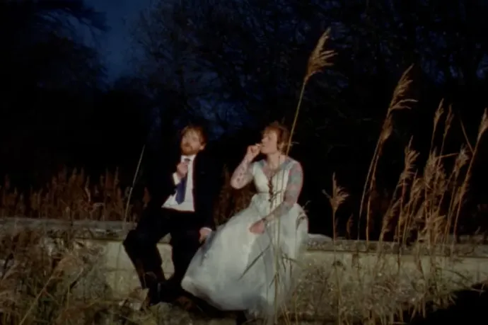 Rupert Grint teljesen elveszti az eszét Ed Sheeran új videóklipjében