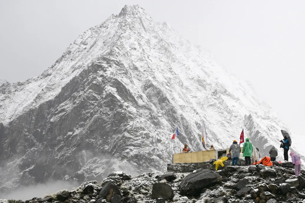 Ingyen lehet majd megmászni 97 himalájai hegycsúcsot, az Everestért viszont többet kell majd fizetni – Forrás: Telex.hu