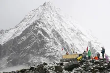 Ingyen lehet majd megmászni 97 himalájai hegycsúcsot, az Everestért viszont többet kell majd fizetni