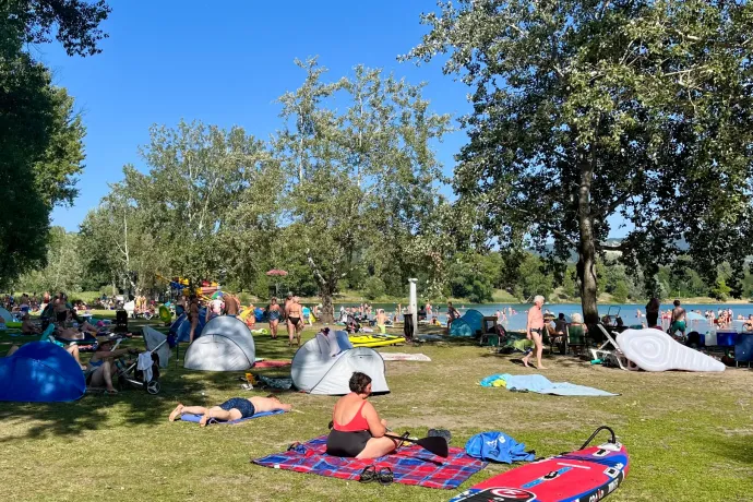 Egyméternyi víz hiányzik a Palatinus-tóból, de a strandolókat egyelőre nem zavarja