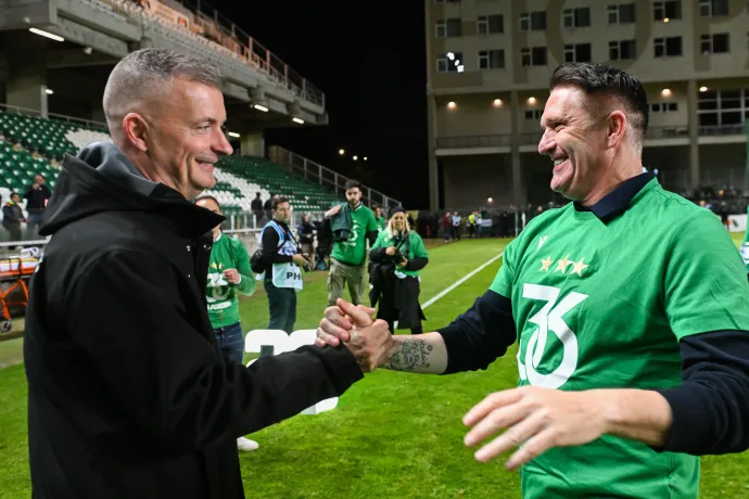 Kubatov Gábor, az FTC elnöke és Robbie Keane, a bajnok Ferencváros vezetőedzője kezet fog, miután a csapat 2–1-re győzött a labdarúgó OTP Bank Liga utolsó, 33. fordulójában az ETO FC Győr ellen a győri ETO Stadionban 2025. május 24-én – Fotó: Illyés Tibor / MTI