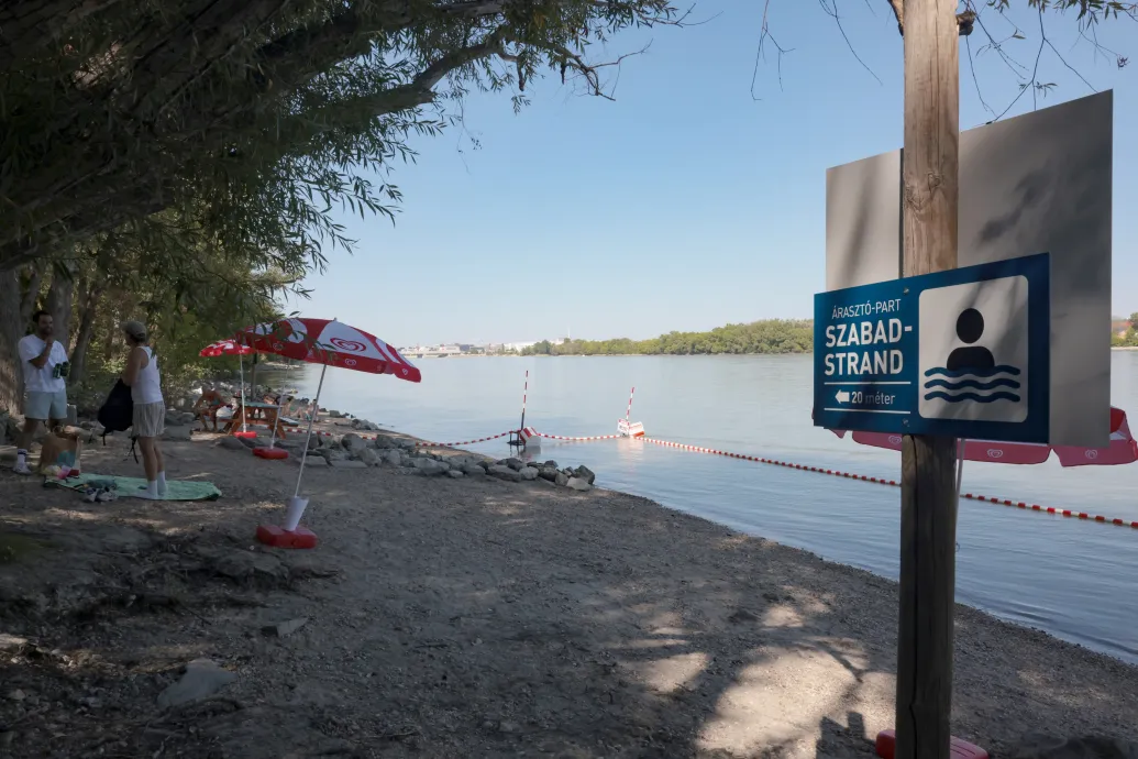 Kipróbáltuk Budapest új szabadstrandját, ahol a belvárostól pár megállóra lehet megfürödni a Dunában – Forrás: Telex.hu