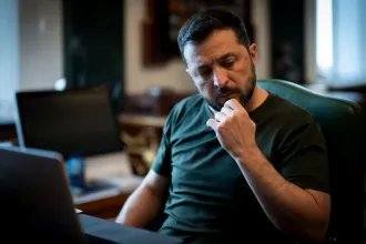 Zelenszkij 22 évre emelné a korhatárt a hadköteles férfiak külföldre utazásánál
