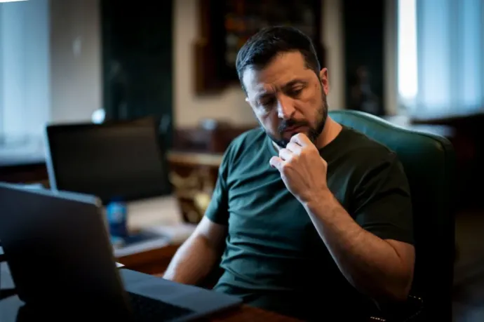 Zelenszkij 22 évre emelné a korhatárt a hadköteles férfiak külföldre utazásánál