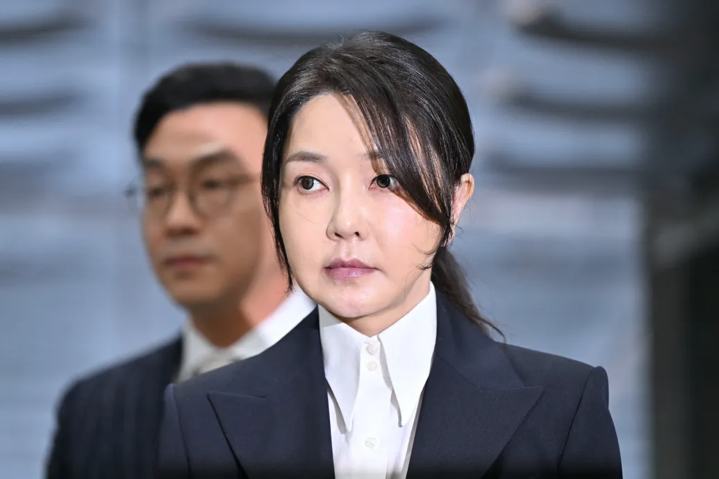 Chanel táskával és gyémánt nyakékkel vesztegették meg, letartóztatták a menesztett dél-koreai elnök feleségét – Forrás: Telex.hu