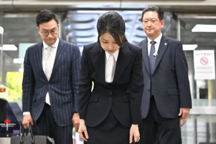 Chanel táskával és gyémánt nyakékkel vesztegették meg, letartóztatták a menesztett dél-koreai elnök feleségét