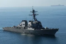 Vitatott zátony közelében nézett farkasszemet egy kínai és egy amerikai hadihajó