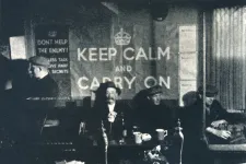 Így lett egy antikváriumban talált brit propagandaplakátból a világ egyik legismertebb mémje