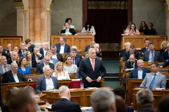 Jövő tavaszig marad a válsághelyzet Magyarországon