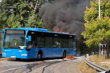 ​Újabb lángoló BKV-busz Budapesten, most a Farkasréti temetőnél gyulladt ki az egyik jármű