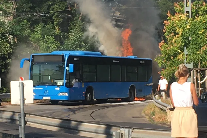 Karácsony azonnali vizsgálatot sürget a kigyulladt buszok miatt