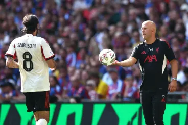 A Liverpool új csapattal és két magyarral veszi célba a címvédést Angliában