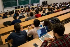 44 ezer hallgató veszítheti el ösztöndíját, a „megtakarított” összeg elenyészően csökkentené a költségvetési hiányt
