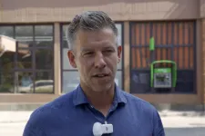 Magyar Péter bement a székesfehérvári kórházba, hogy utánajárjon, milyen fertőzés miatt nem iható a víz