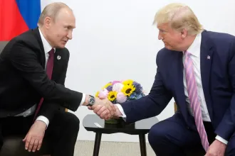 Óriási a várakozás: Trump és Putyin Alaszkában sakkjátszmázik háborúról és békéről