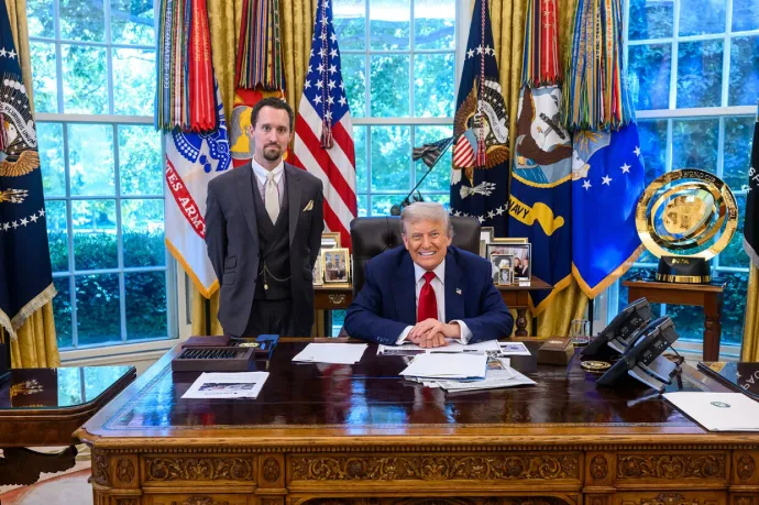 E. J. Antoni és Donald Trump az Ovális Irodában – Fotó: The White House
