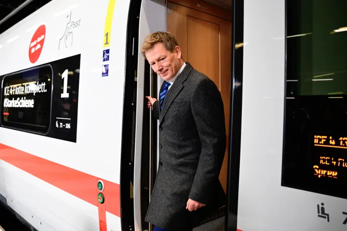 Sok késés, elégedetlen utasok – távozik a német vasút elnöke