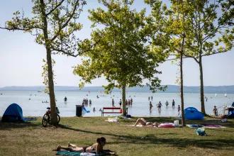 Balatonföldvár lelke volt a kikötő melletti pavilonsor, a városvezetés több százmilliót fizetett, hogy eltűnjön