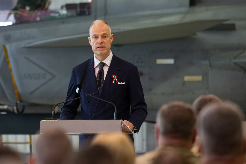 Belső vizsgálatot rendelt el Szalay-Bobrovniczky Kristóf az ellopott MiG–29-es alkatrészek miatt – Forrás: Telex.hu