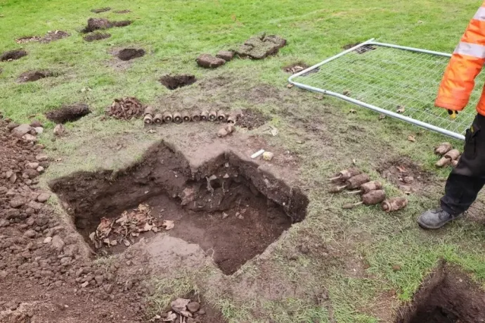 177 második világháborús bombát ástak ki egy játszótér alól Angliában