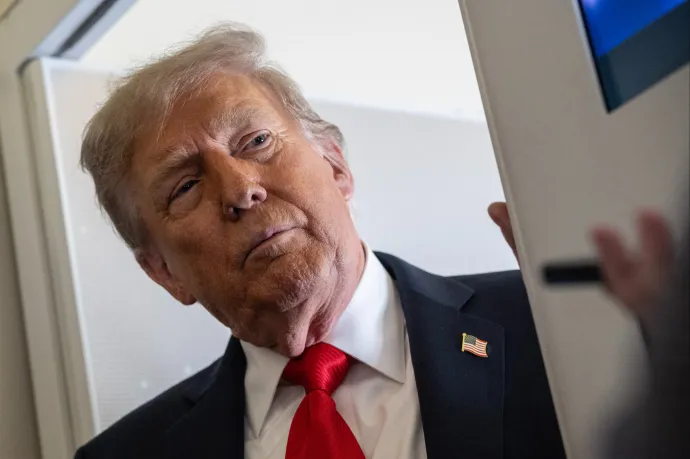 Trump: Mi küldjük a fegyvereket, a NATO meg nekünk a szép nagy csekkeket