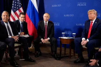 Már több mint két órája tárgyal Trump és Putyin Alaszkában
