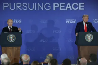 Trump és Putyin sajtótájékoztatót tart közel háromórás megbeszélésük után