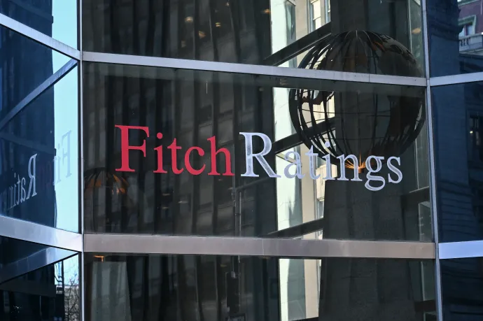 Megerősítette Románia befektetésre ajánlott besorolását a Fitch Ratings, de fenntartotta a negatív kilátásokat is