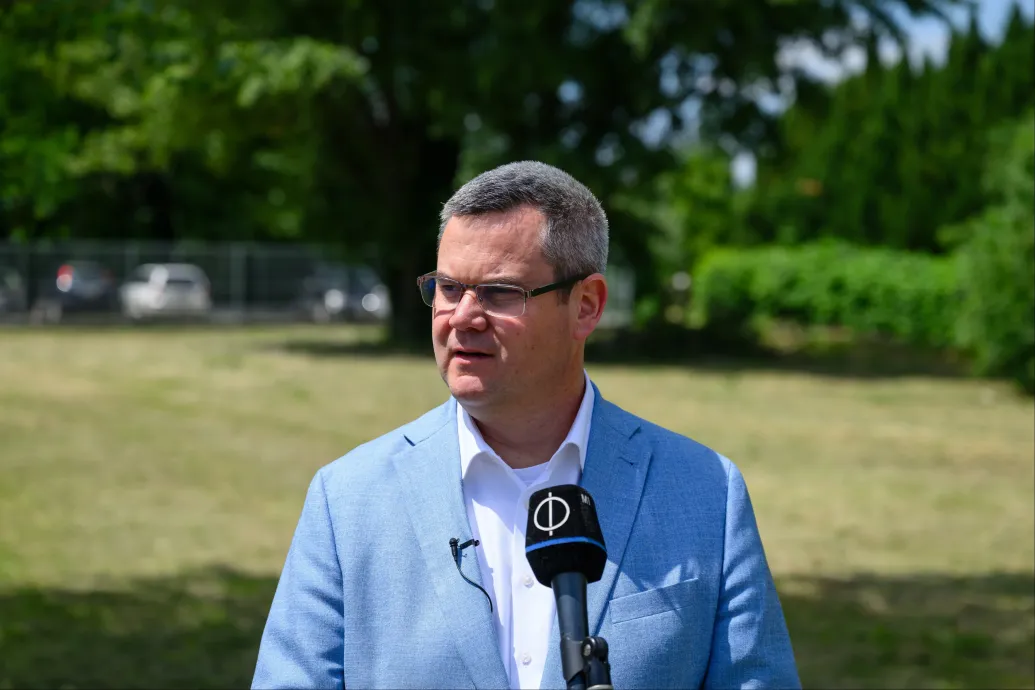 Székesfehérvári szülészet: a WHO szerint veszélyes a kórokozó, Takács Péter szerint jelzőbaktériumról van szó – Forrás: Telex.hu